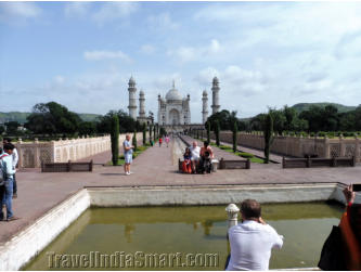 Bibi Ka Maqbara view from main entrance