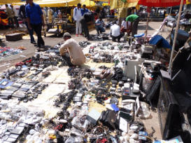 Electronic Items displayed for sale at Juna Bazaar Pune